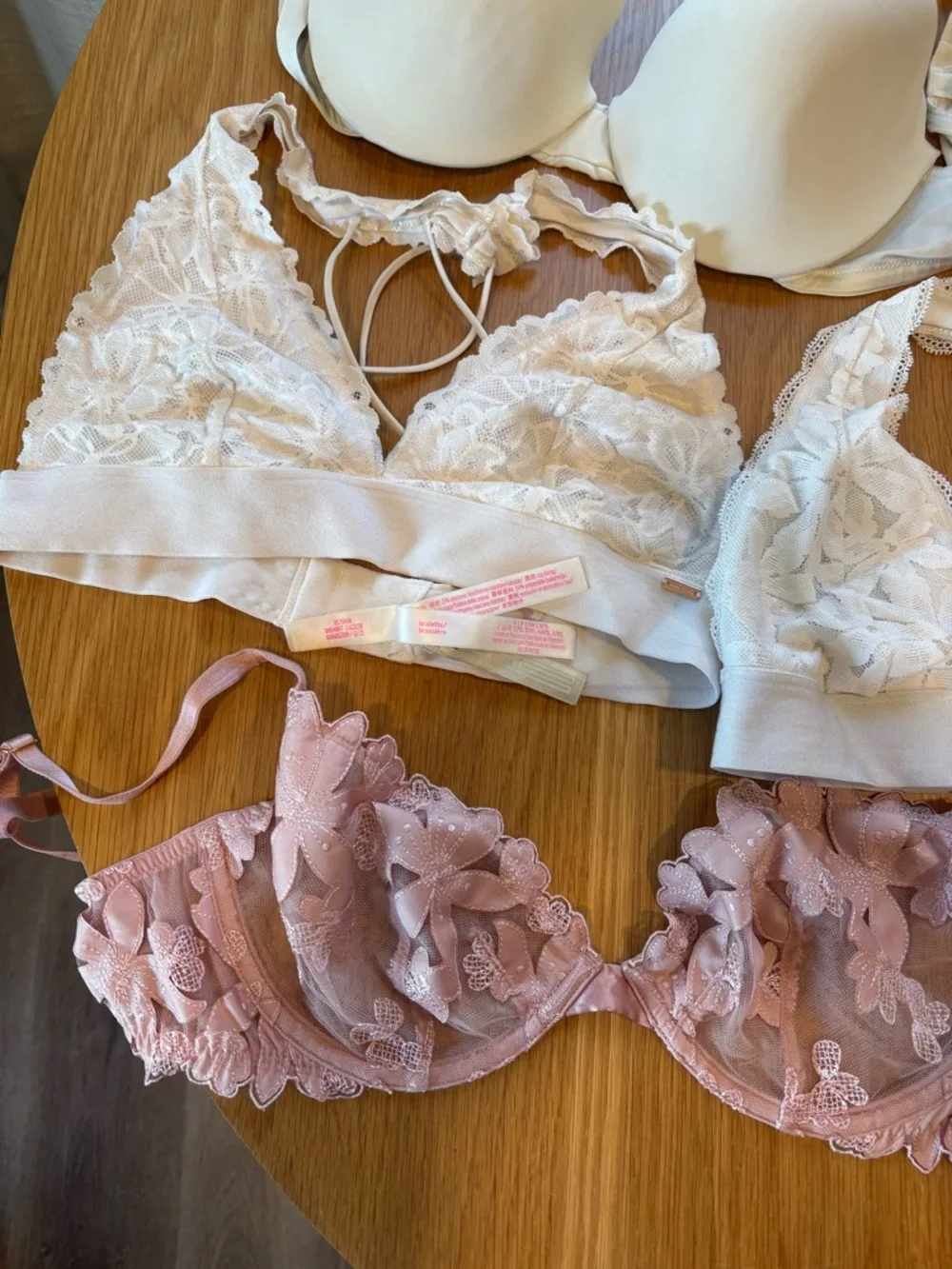 Bra Bundle (mostly Victoria Secret) - Picture 5 of 9